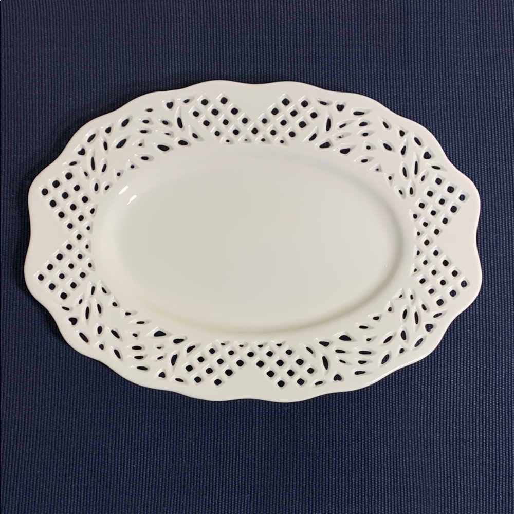 Basic Porcelana Home Essentials White Oval Porcelain Plate